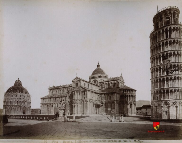 Piazza del Duomo - Anno 1870 ca - Il Popolo Pisano