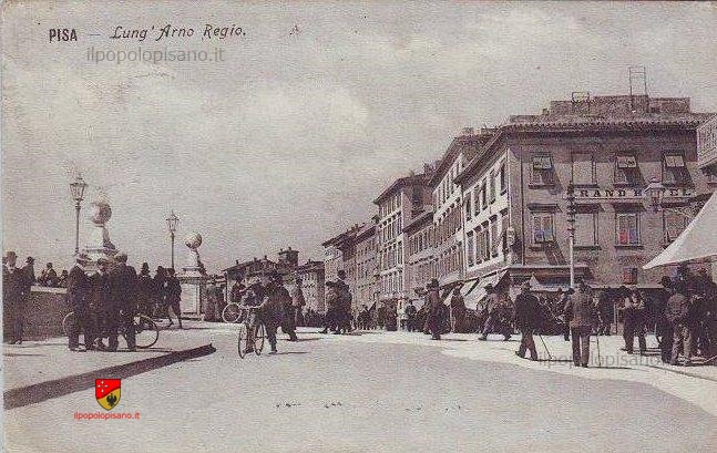 Lungarno Regio (oggi Pacinotti)  Anno fine '800 primo decennio del '900 Cartolina d'epoca Fonte Archivio di Ammannati Giuliano Aggiunta da Birindelli Marco