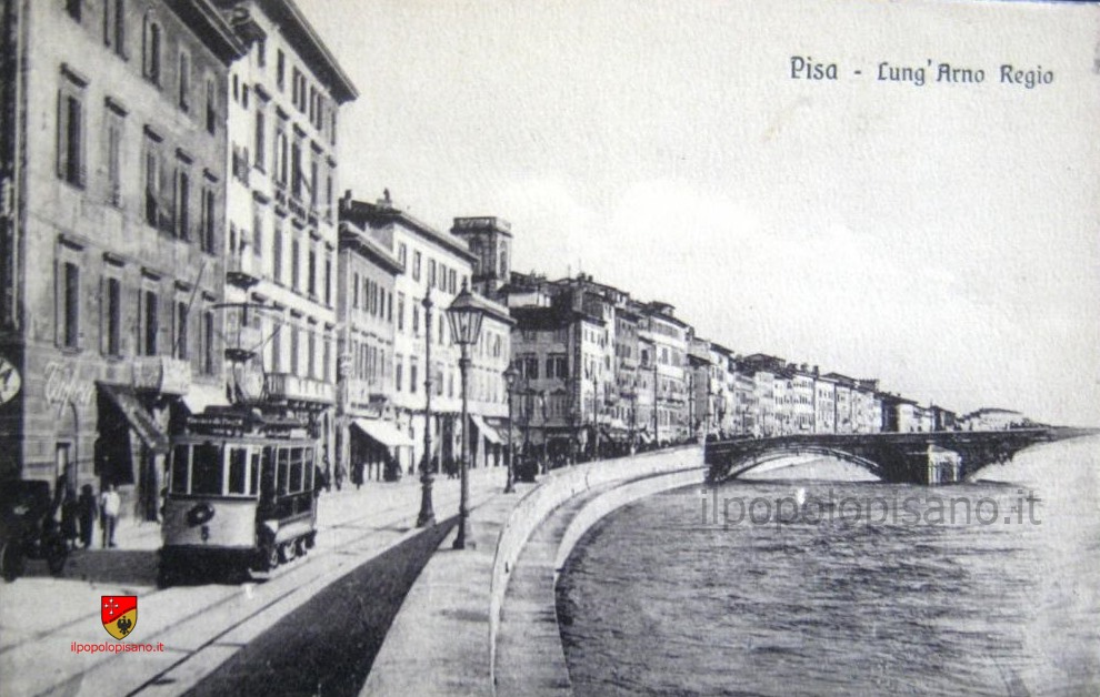 Lungarno Regio (oggi Pacinotti) e tram Anno primi del '900