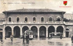 Piazza della stazione e tram  Anno - primi decenni del'900 Cartolinad'epoca fonte e bay archivio sconosciuto