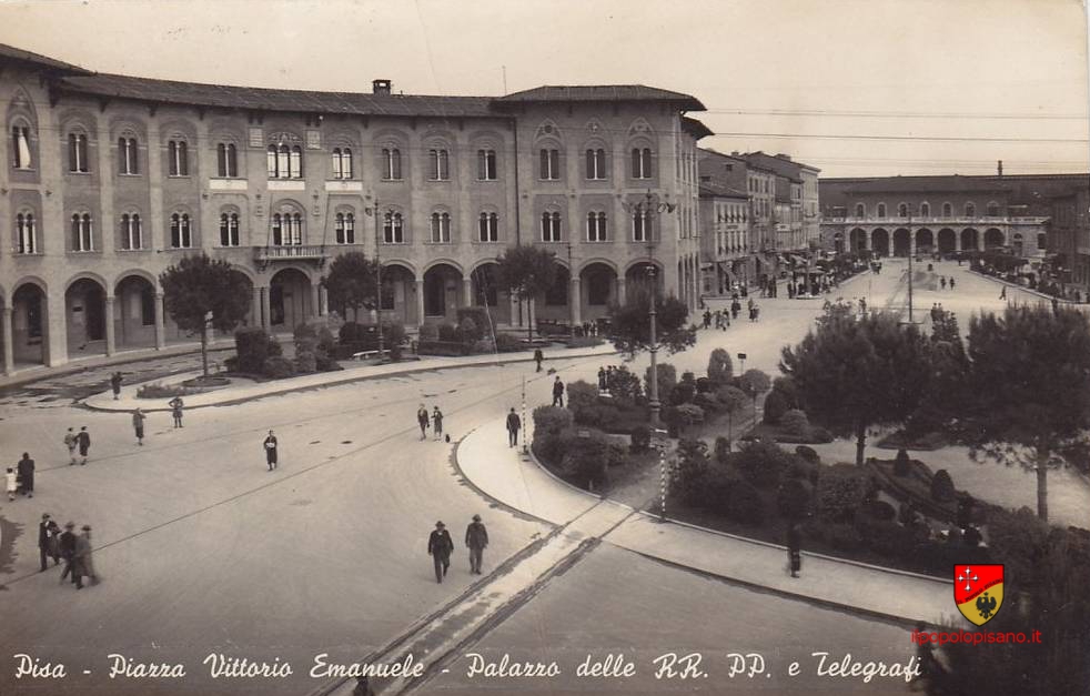 Piazza Vittorio Emanuele,palazzo delle poste viale principe Amedeo e la stazione